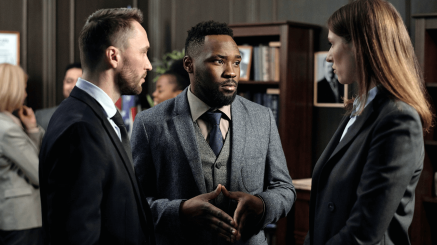 men talking -pexels-august-de-richelieu-4427627